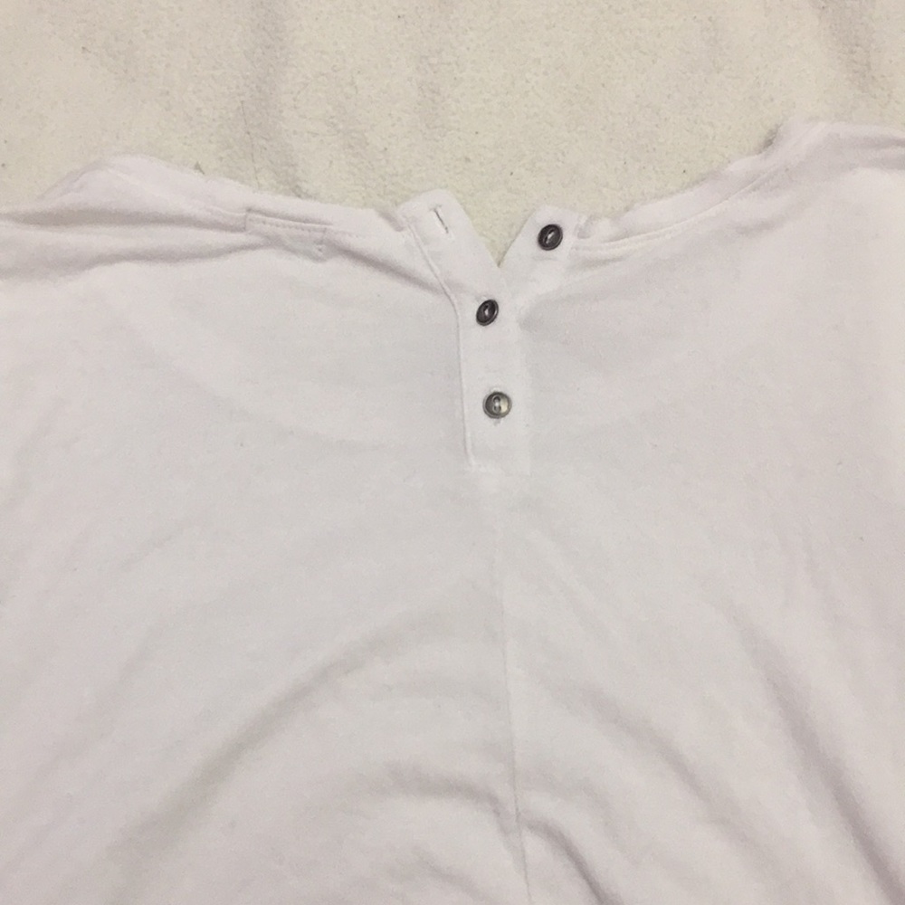 Distressed top - Picture 2 of 4